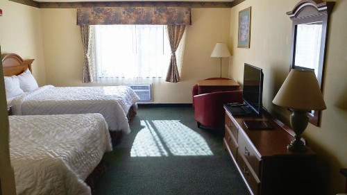 Palace Inn & Suites - image 40