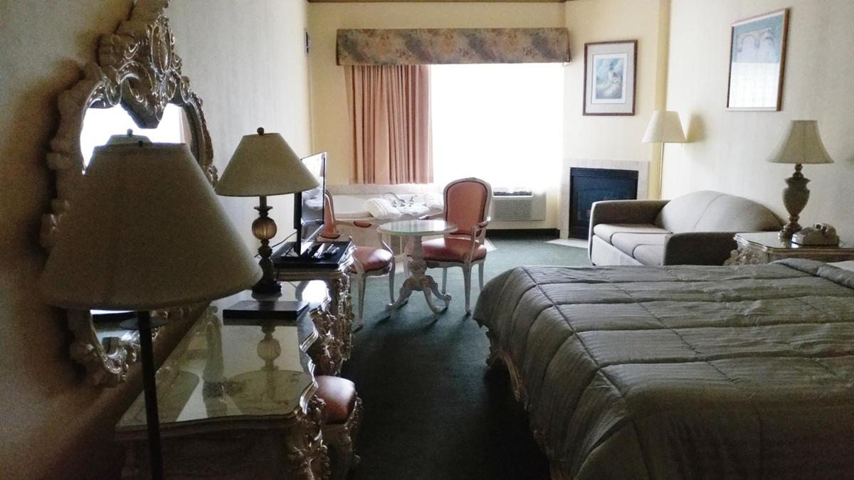 Palace Inn & Suites - image 7