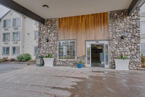 The Ashley Inn & Suites - image 12