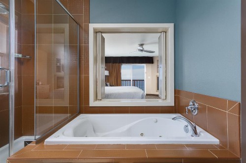 The Coho Oceanfront Lodge - image 19