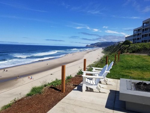 The Coho Oceanfront Lodge - image 2