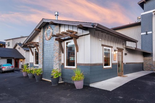 The Coho Oceanfront Lodge - image 22