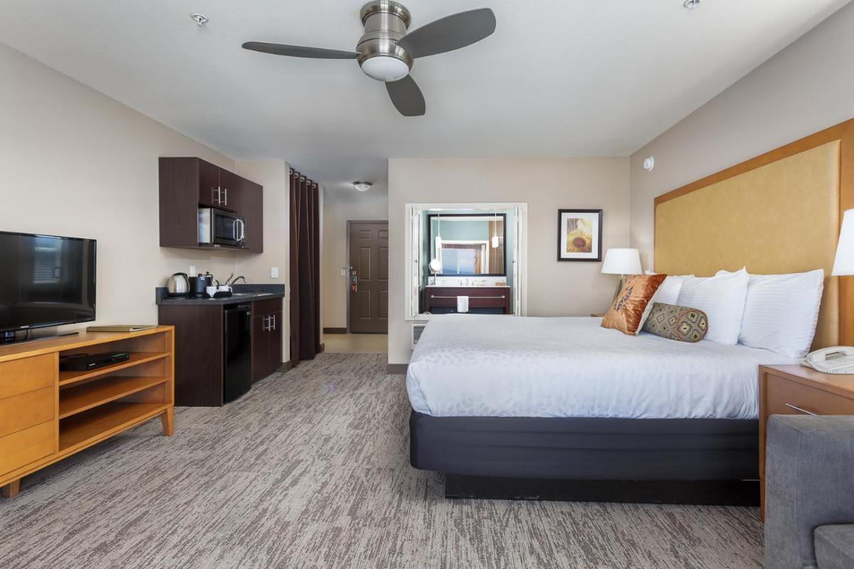 The Coho Oceanfront Lodge - image 3