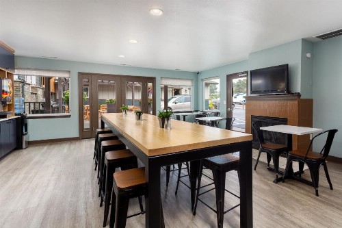 The Coho Oceanfront Lodge - image 6