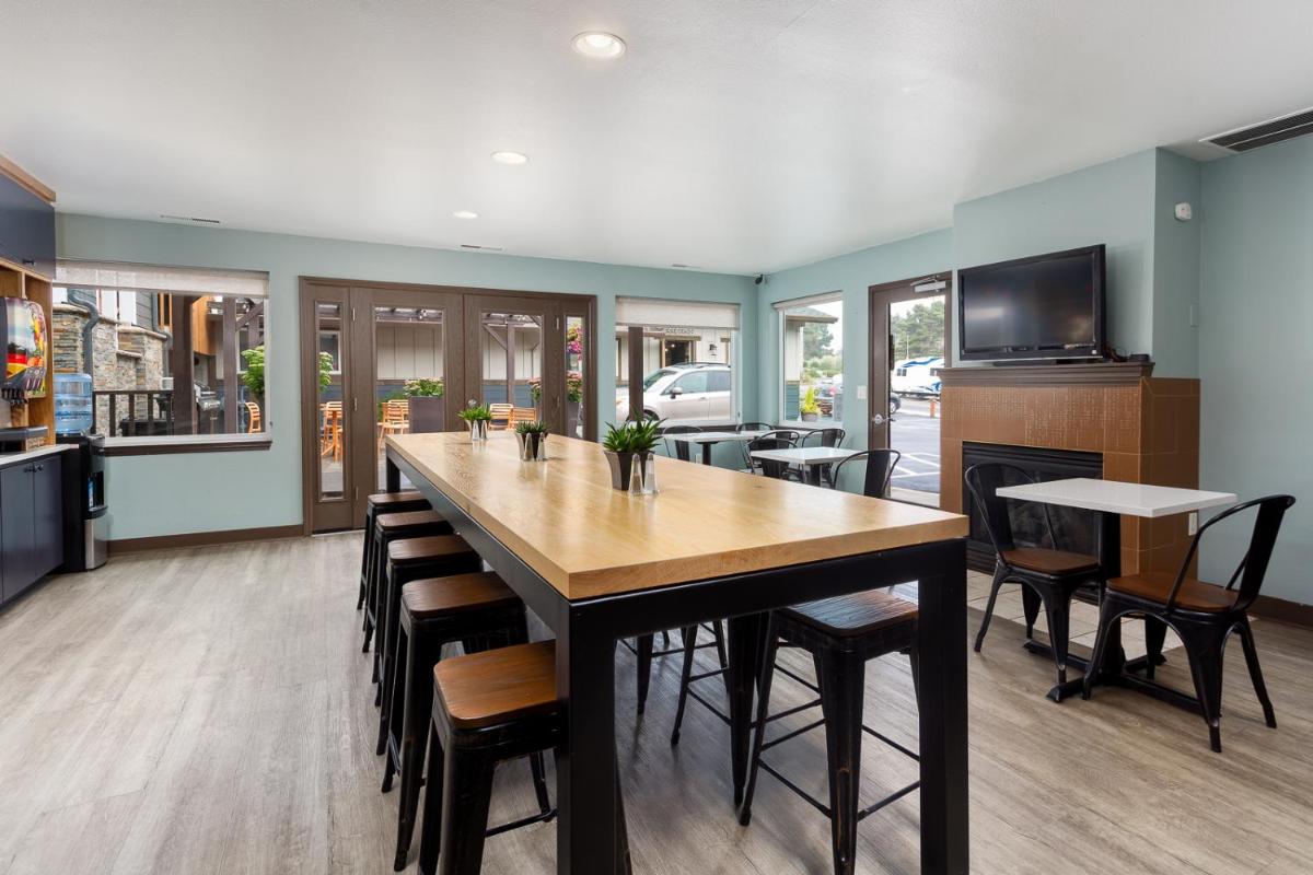 The Coho Oceanfront Lodge - image 6