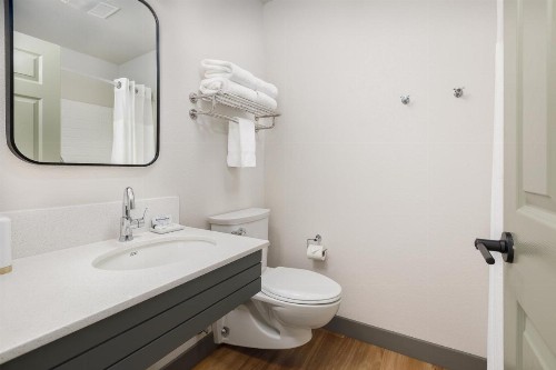 Nordic Oceanfront Inn - image 2