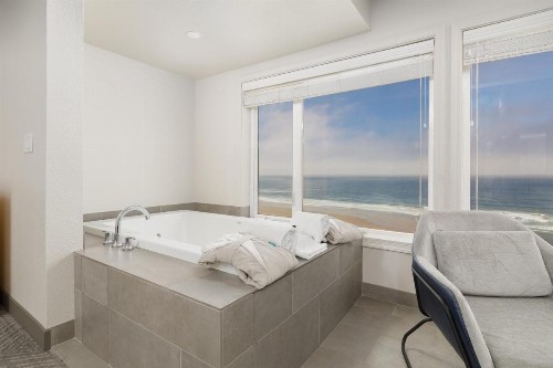 Nordic Oceanfront Inn - image 34