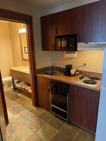 Comfort Inn & Suites Lincoln City - image 5