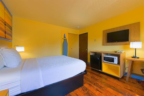 Coastal Inn by OYO Lincoln City - Oregon Coast Hwy - image 40