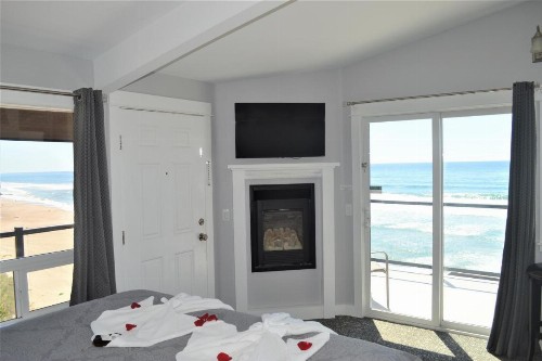 Beachfront Manor Hotel - image 11
