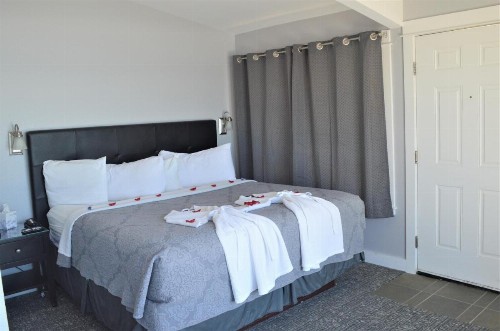 Beachfront Manor Hotel - image 13