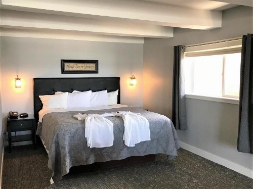 Beachfront Manor Hotel - image 15