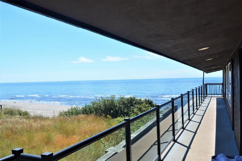 Beachfront Manor Hotel - image 26