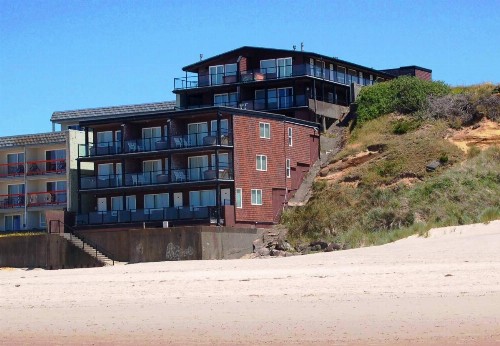 Beachfront Manor Hotel - image 29