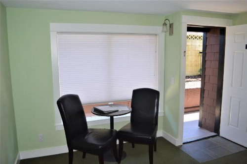 Beachfront Manor Hotel - image 3