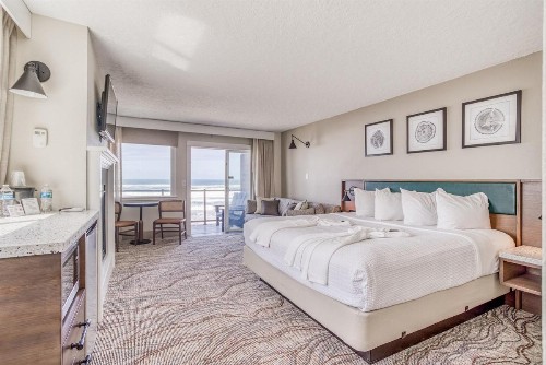 Beachfront Manor Hotel - image 34