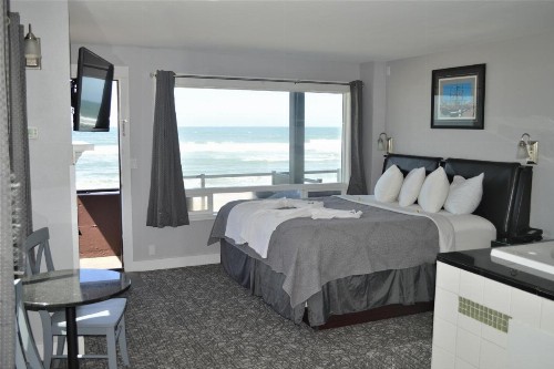 Beachfront Manor Hotel - image 8