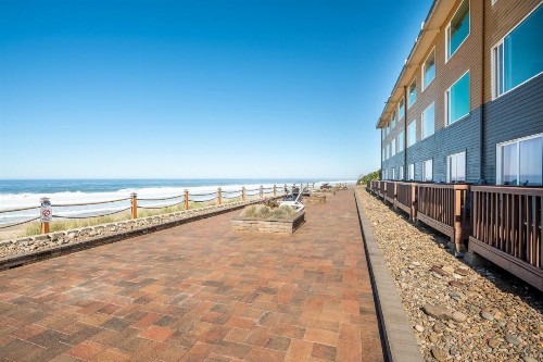 Sailor Jack Oceanfront Motel - image 8