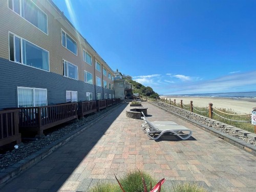 Sailor Jack Oceanfront Motel - image 9