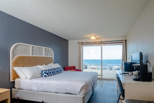 Seagull Beachfront Inn - image 12