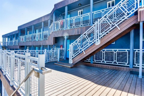 Seagull Beachfront Inn - image 9