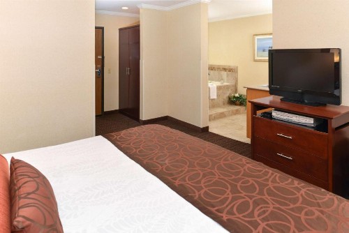 Best Western Plus Landmark Inn - image 10