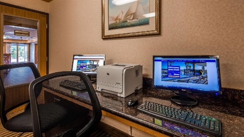 Best Western Plus Landmark Inn - image 12