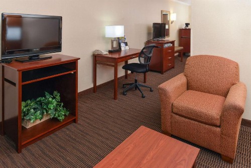 Best Western Plus Landmark Inn - image 14