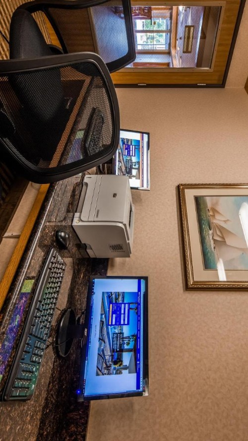 Best Western Plus Landmark Inn - image 18