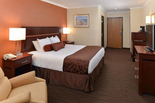 Best Western Plus Landmark Inn - image 21