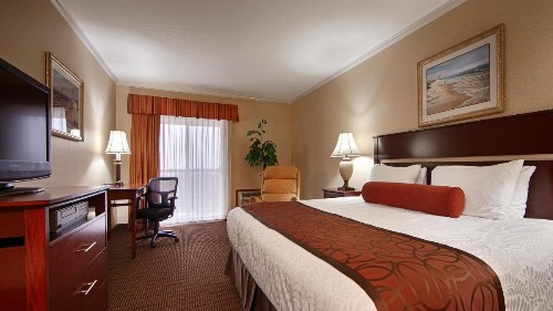 Best Western Plus Landmark Inn - image 29