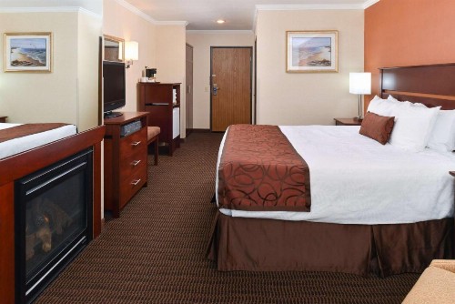 Best Western Plus Landmark Inn - image 3