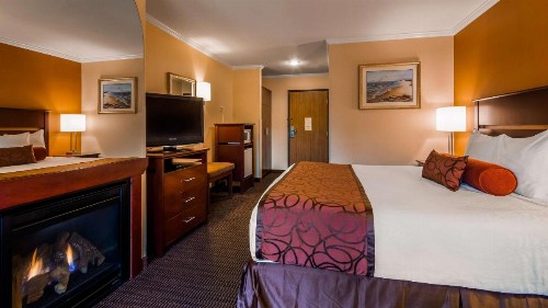 Best Western Plus Landmark Inn - image 31