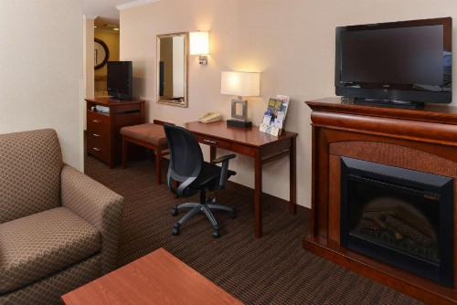 Best Western Plus Landmark Inn - image 37