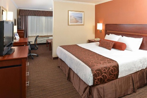 Best Western Plus Landmark Inn - image 39