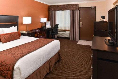 Best Western Plus Landmark Inn - image 41