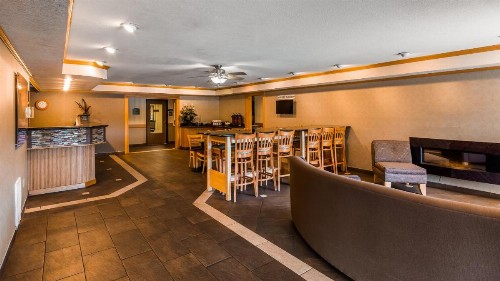 Best Western Plus Landmark Inn - image 43
