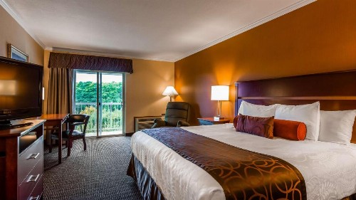 Best Western Plus Landmark Inn - image 44