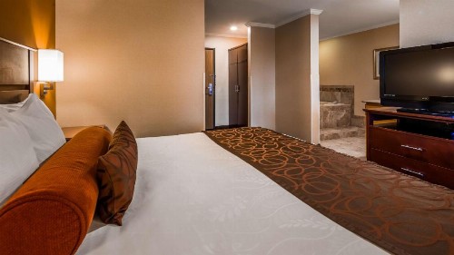 Best Western Plus Landmark Inn - image 45