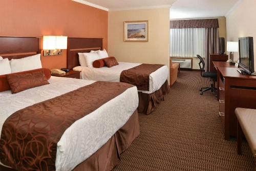 Best Western Plus Landmark Inn - image 49