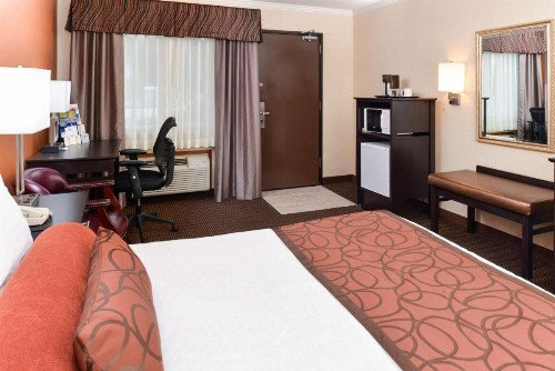Best Western Plus Landmark Inn - image 5
