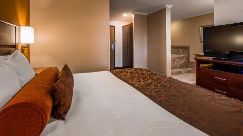 Best Western Plus Landmark Inn - image 7