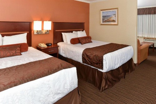 Best Western Plus Landmark Inn - image 9