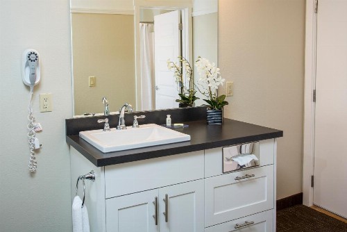 Looking Glass Inn - image 13