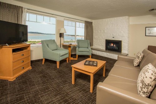 Looking Glass Inn - image 23