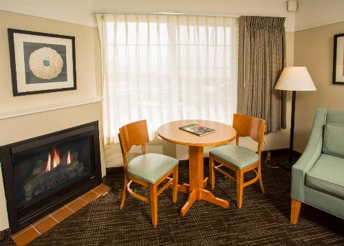 Looking Glass Inn - image 6