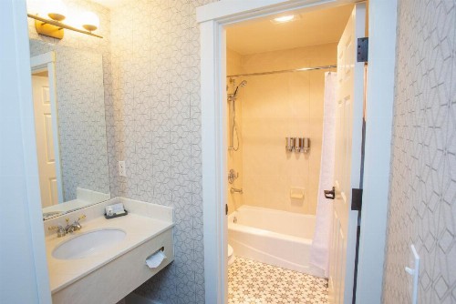 Shearwater Inn - image 22