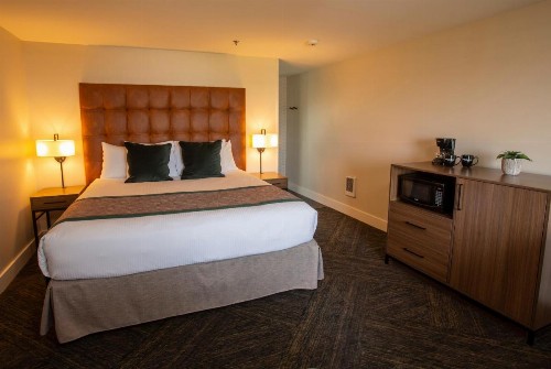 Shearwater Inn - image 29