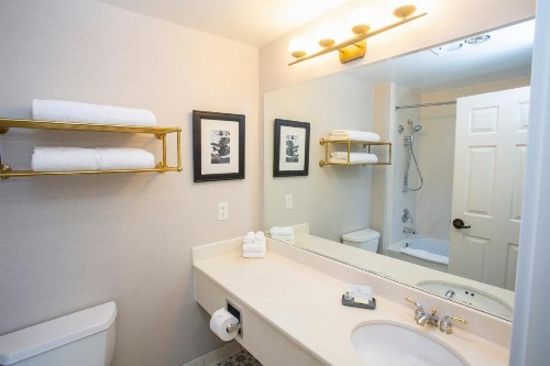 Shearwater Inn - image 9