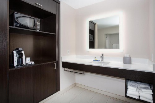 Holiday Inn Express & Suites Lincoln City an IHG Hotel - image 17